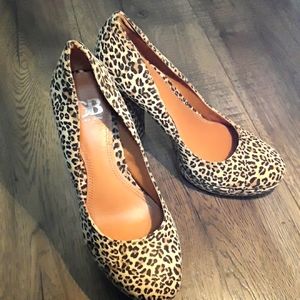 leopard print high heels by Gianni Bini size  7.5